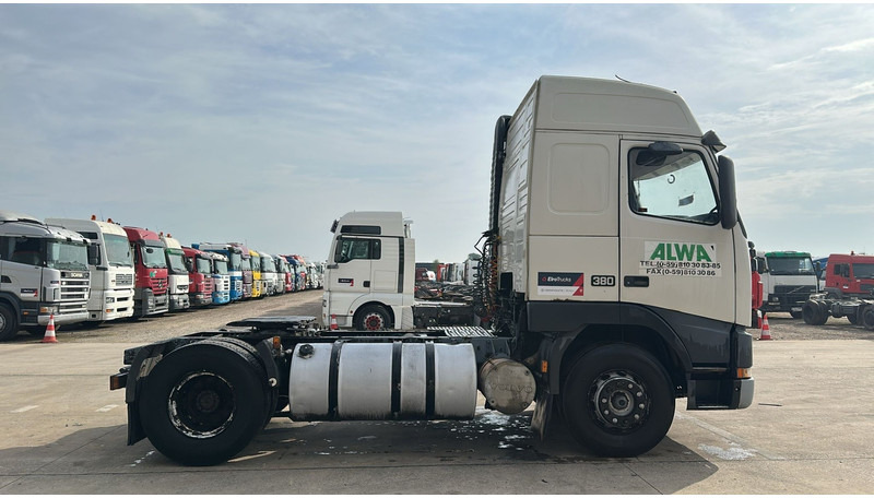 Volvo FH 12.380 (BOITE MANUELLE / MANUAL GEARBOX / EURO 2 / PTO) - Tracteur routier: photos 3 Volvo FH 12.380 (BOITE MANUELLE / MANUAL GEARBOX / EURO 2 / PTO) - Tracteur routier: photos 3