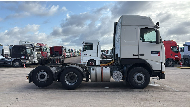 Volvo FH 12.420 (6X2 / BOITE MANUELLE / MANUAL GEARBOX / 8 PNEUS / 8 TYRES) - Tracteur routier: photos 3 Volvo FH 12.420 (6X2 / BOITE MANUELLE / MANUAL GEARBOX / 8 PNEUS / 8 TYRES) - Tracteur routier: photos 3