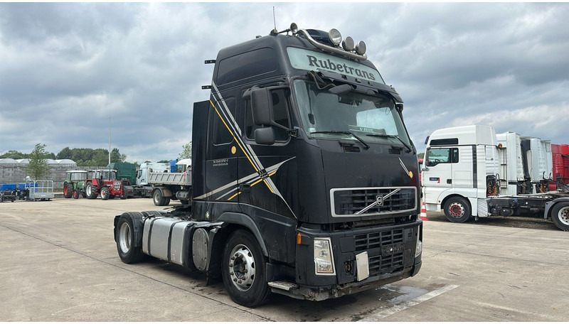 Volvo FH 440 (CAN DRIVE BUT PROBLEM WITH CLUTCH) - Tracteur routier: photos 3 Volvo FH 440 (CAN DRIVE BUT PROBLEM WITH CLUTCH) - Tracteur routier: photos 3