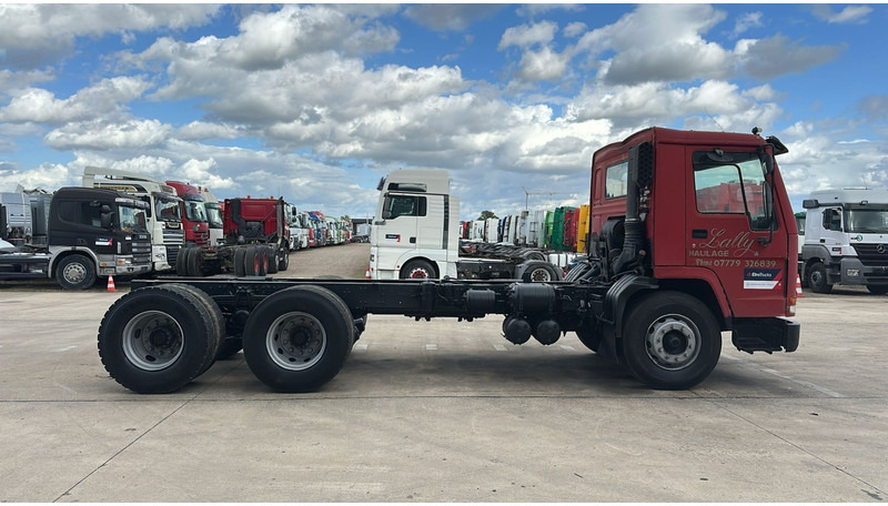 Volvo FL 7 - 260 (6X4 / LAMES / POMPE MANUELLE / MANUAL PUMP / STEEL SUSP.) - Châssis cabine: photos 3 Volvo FL 7 - 260 (6X4 / LAMES / POMPE MANUELLE / MANUAL PUMP / STEEL SUSP.) - Châssis cabine: photos 3