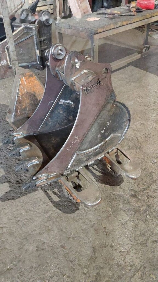 Hitachi ZX48 - Godet pour pelle: photos 1 Hitachi ZX48 - Godet pour pelle: photos 1