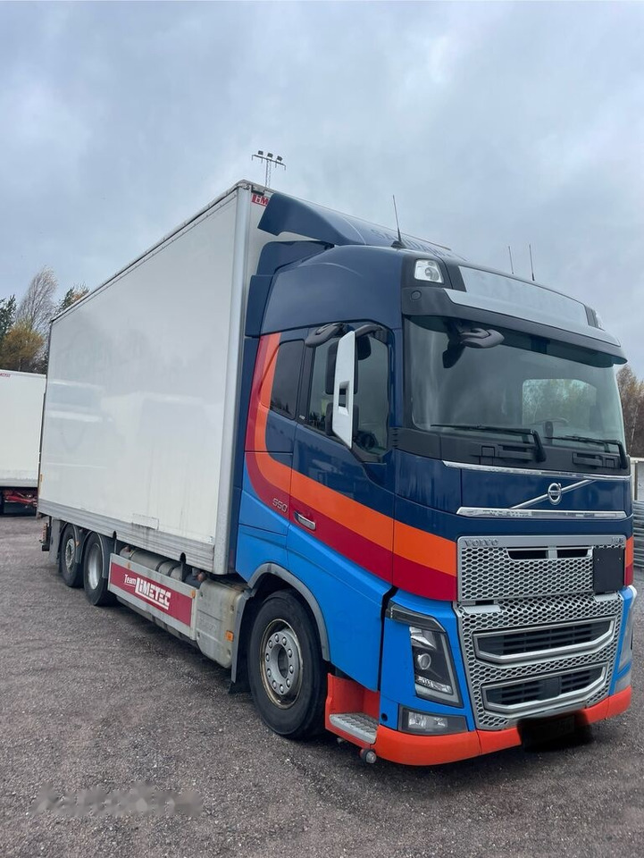 Volvo FH550 - Camion fourgon: photos 2 Volvo FH550 - Camion fourgon: photos 2