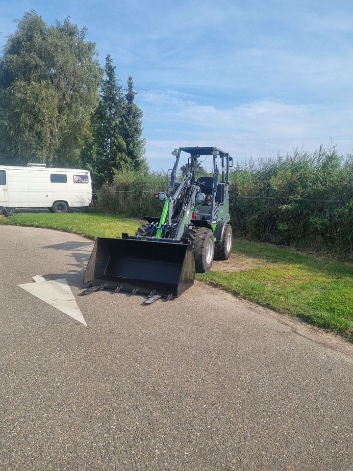 WCM L2312 - Chargeuse sur pneus: photos 1 WCM L2312 - Chargeuse sur pneus: photos 1