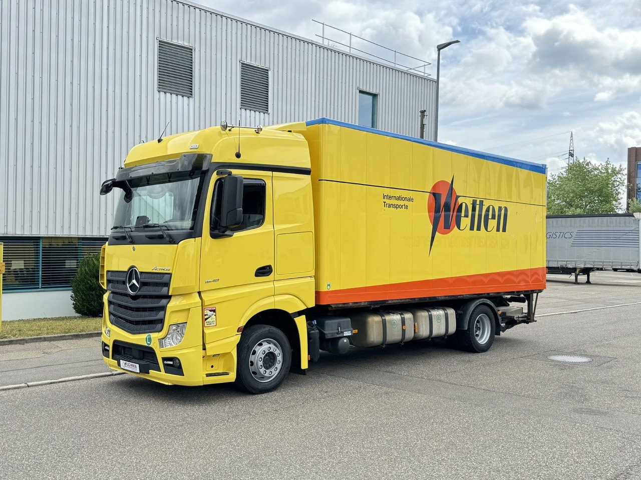 Mercedes-Benz Actros 1848 LL Gr.Haus AWL-Möbelkoffer uLBW - Camion fourgon: photos 2 Mercedes-Benz Actros 1848 LL Gr.Haus AWL-Möbelkoffer uLBW - Camion fourgon: photos 2