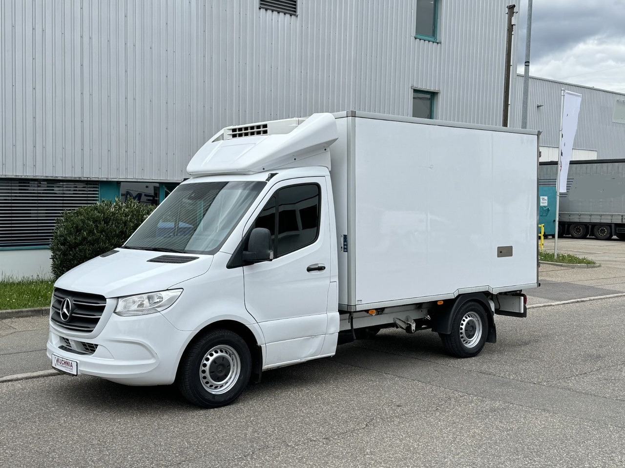 Mercedes-Benz Sprinter 316 Tiefkühl 3,3m TK V-500 MAX Luftgef. - Véhicule utilitaire frigorifique: photos 3 Mercedes-Benz Sprinter 316 Tiefkühl 3,3m TK V-500 MAX Luftgef. - Véhicule utilitaire frigorifique: photos 3