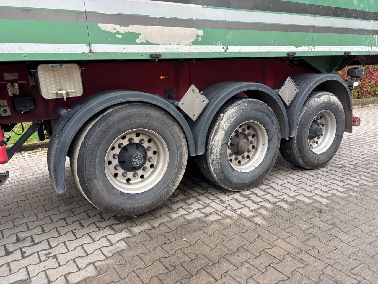 Langendorf SKA 24/30 Alu-Kippmulde, 30m³, Lift-Achse, Rollp - Semi-remorque benne: photos 2 Langendorf SKA 24/30 Alu-Kippmulde, 30m³, Lift-Achse, Rollp - Semi-remorque benne: photos 2