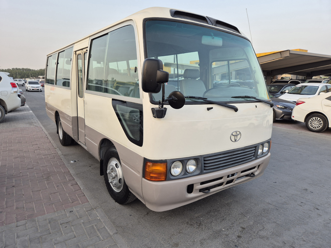 TOYOTA Coaster ... Nos bus -Originaires TOYOTA ...pas Chinois... T72 ... - Minibus, Transport de personnes: photos 1 TOYOTA Coaster ... Nos bus -Originaires TOYOTA ...pas Chinois... T72 ... - Minibus, Transport de personnes: photos 1