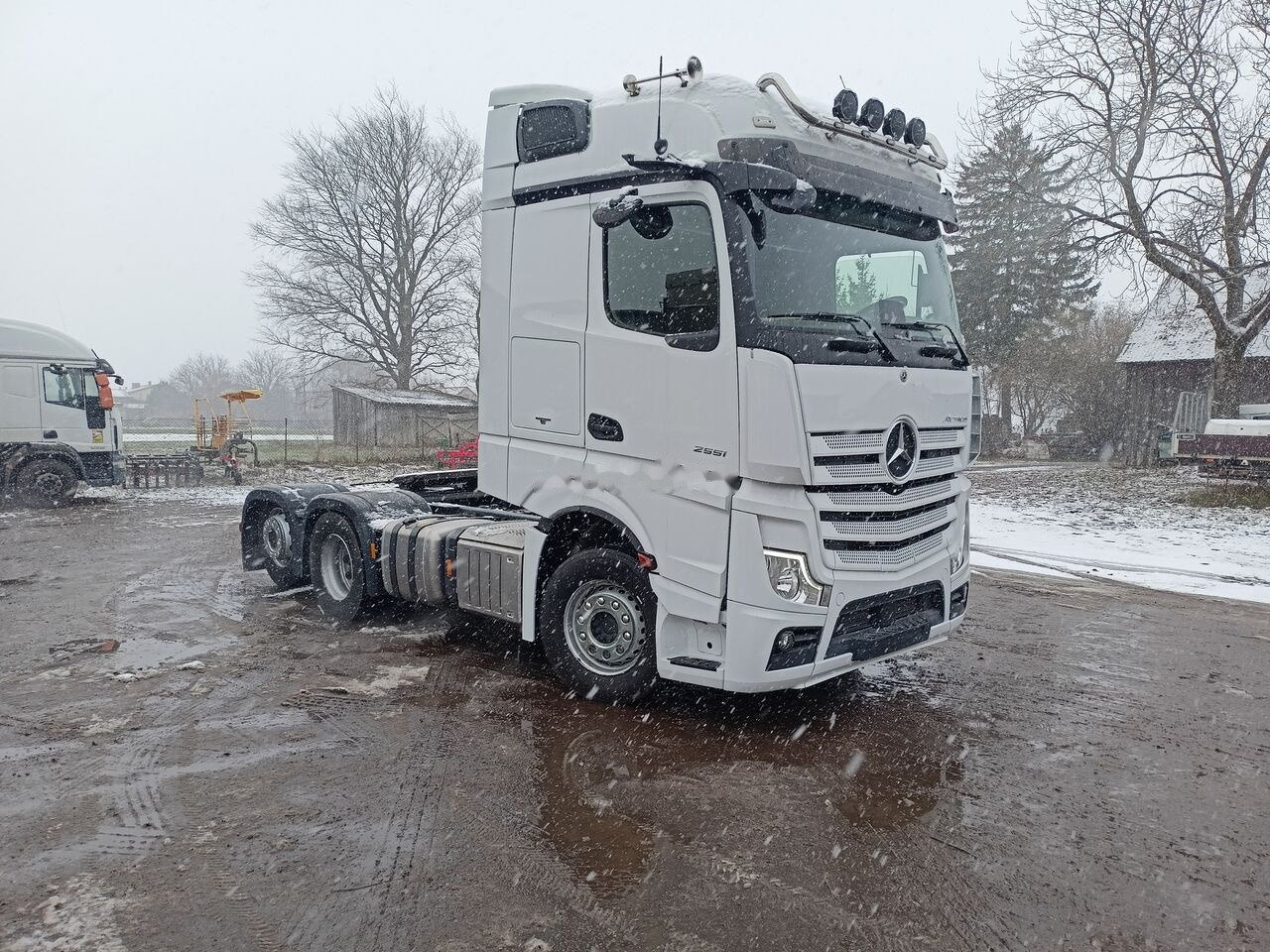 Mercedes-Benz Actros 2551 - Tracteur routier: photos 3 Mercedes-Benz Actros 2551 - Tracteur routier: photos 3