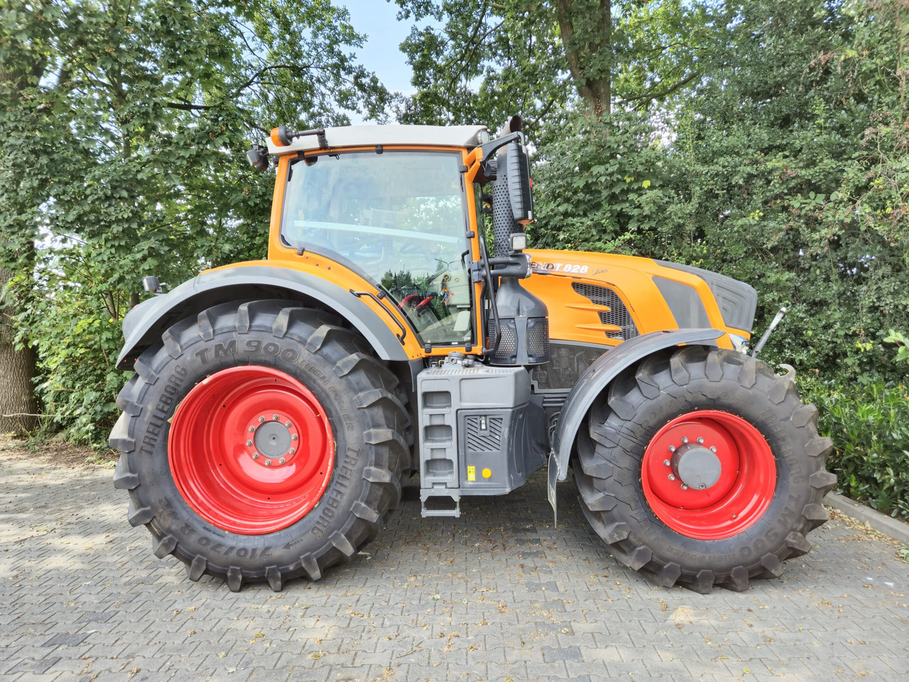 Fendt 828 Vario S4 ProfiPlus - Tracteur agricole: photos 2 Fendt 828 Vario S4 ProfiPlus - Tracteur agricole: photos 2