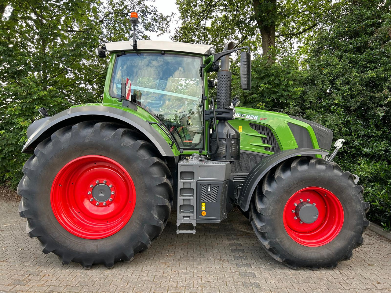 Fendt 828 Vario S4 ProfiPlus - Tracteur agricole: photos 4 Fendt 828 Vario S4 ProfiPlus - Tracteur agricole: photos 4