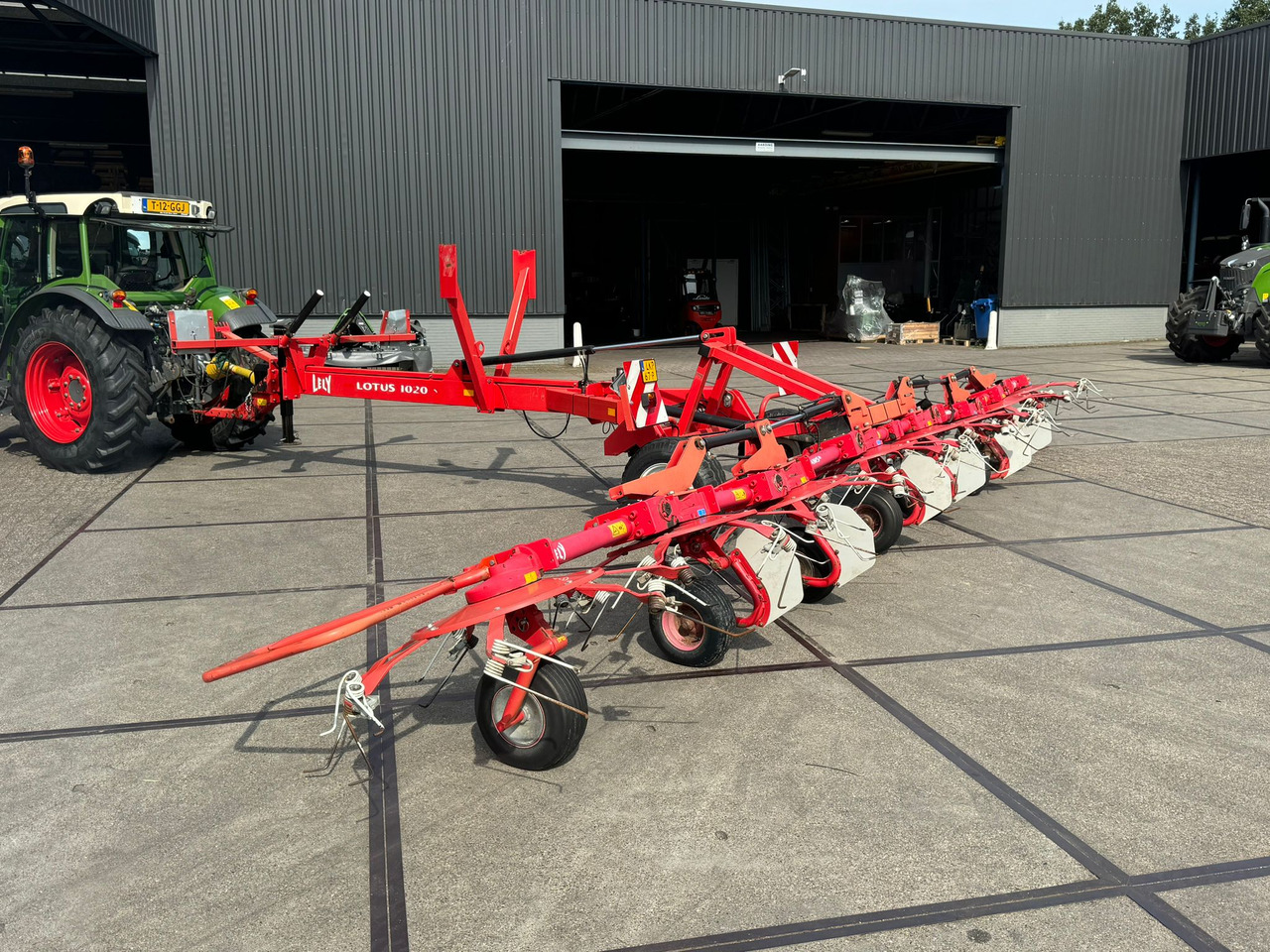 Lely Lotus 1020S - Faneuse: photos 5 Lely Lotus 1020S - Faneuse: photos 5