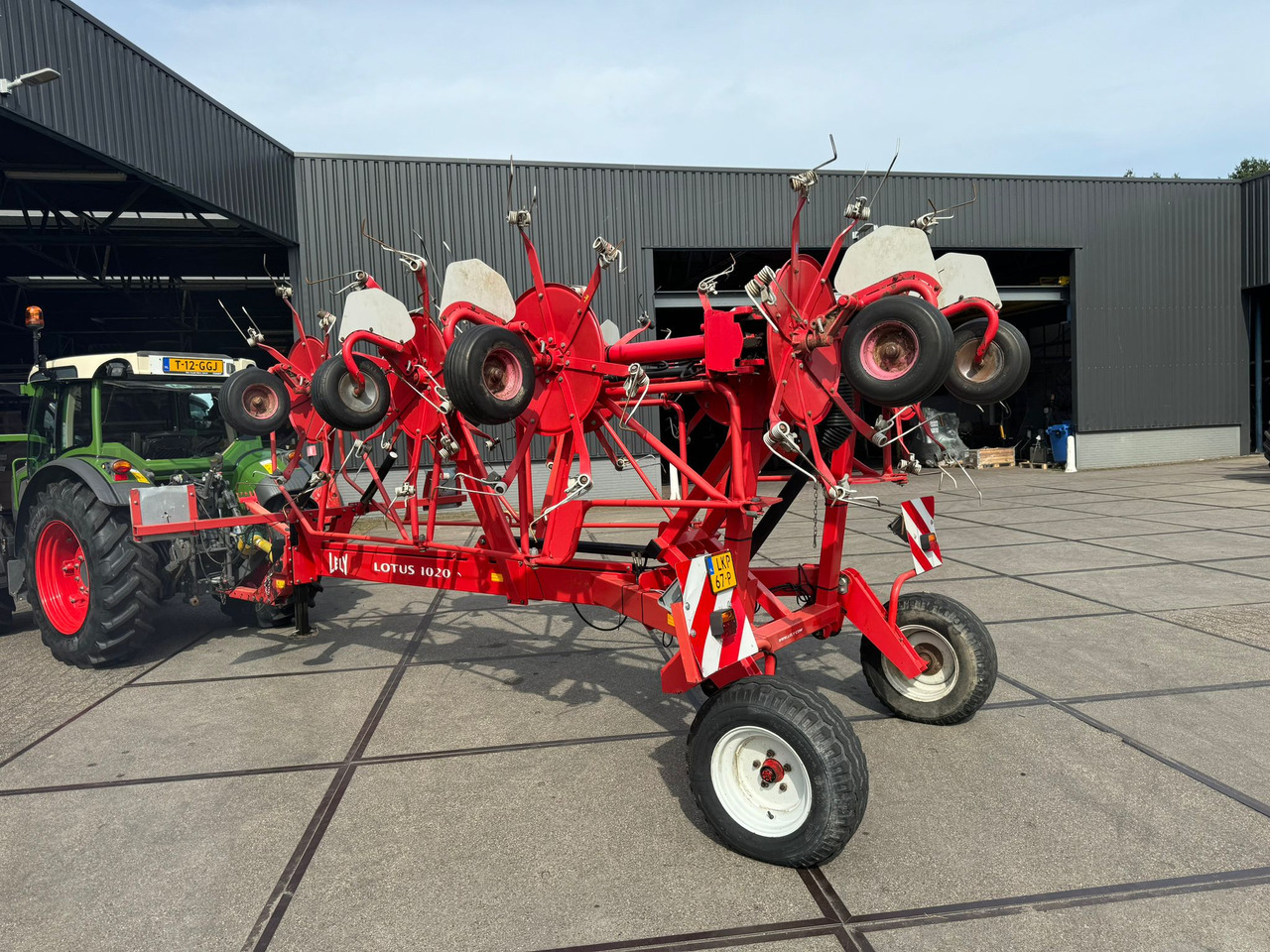 Lely Lotus 1020S - Faneuse: photos 1 Lely Lotus 1020S - Faneuse: photos 1
