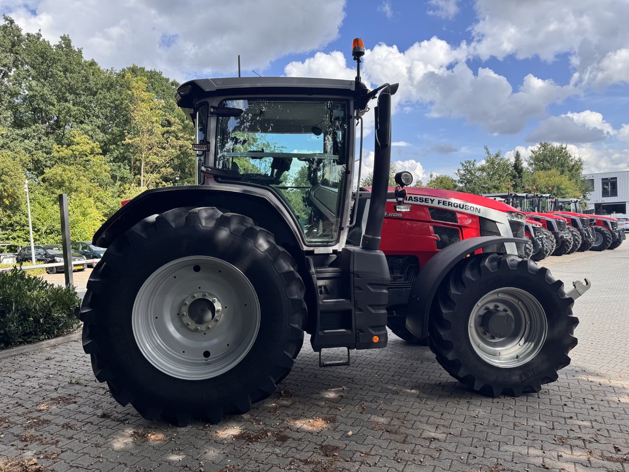 Massey Ferguson 8s.205 Dyna7 Exclusive - Tracteur agricole: photos 5 Massey Ferguson 8s.205 Dyna7 Exclusive - Tracteur agricole: photos 5