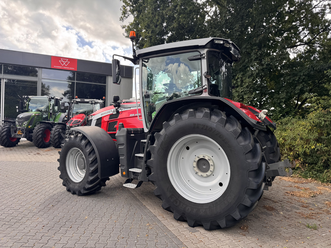 Massey Ferguson 8s.205 Dyna7 Exclusive - Tracteur agricole: photos 3 Massey Ferguson 8s.205 Dyna7 Exclusive - Tracteur agricole: photos 3
