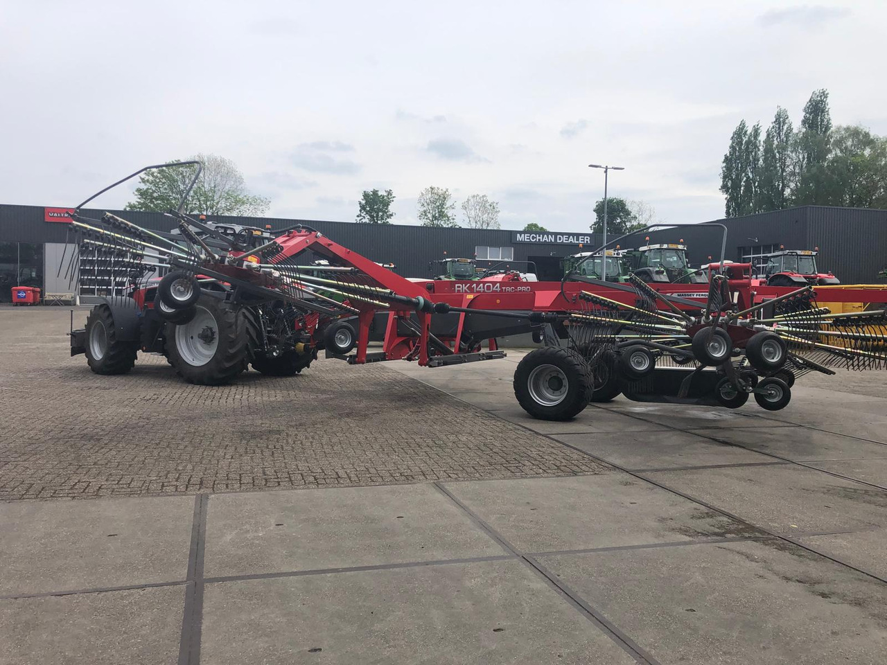 Massey Ferguson RK 1404 TRC-PRO - Faneuse: photos 3 Massey Ferguson RK 1404 TRC-PRO - Faneuse: photos 3