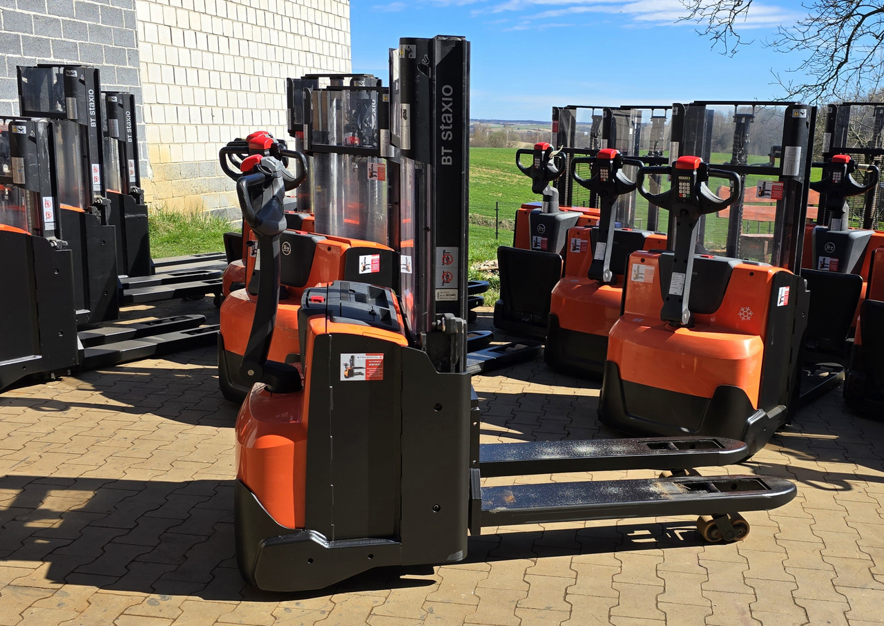 BT Toyota SWE 200 D initial list wstępne podnoszenie wideł - Transpalette: photos 4 BT Toyota SWE 200 D initial list wstępne podnoszenie wideł - Transpalette: photos 4