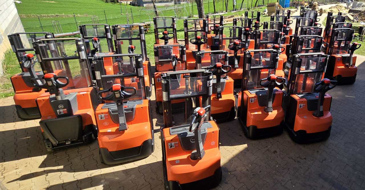 BT Toyota SWE 200 D initial list wstępne podnoszenie wideł - Transpalette: photos 1 BT Toyota SWE 200 D initial list wstępne podnoszenie wideł - Transpalette: photos 1