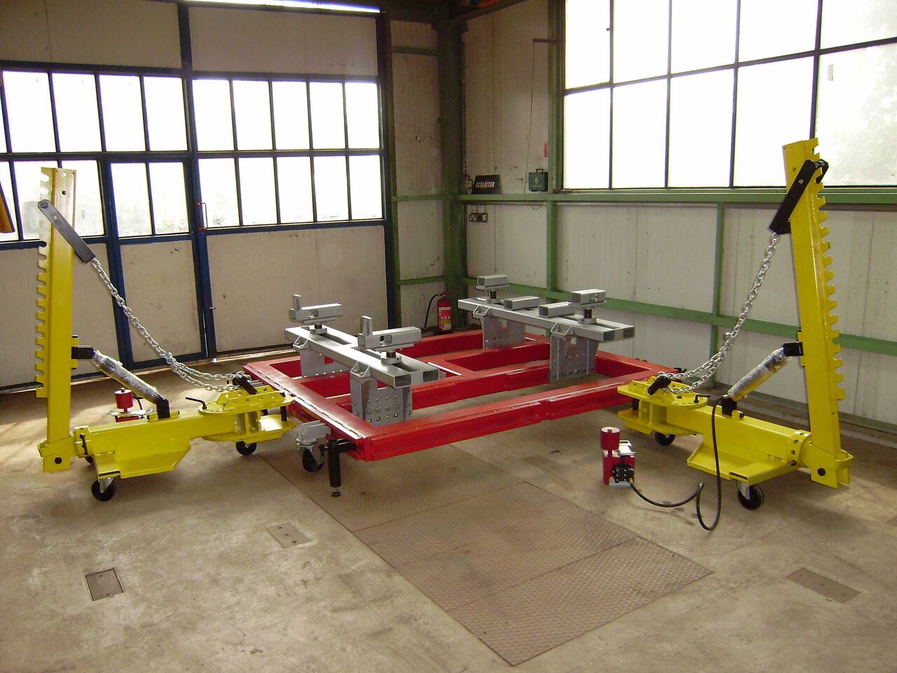 Frame for Truck Cabin Repair / Rahmen für die Reparatur von Lkw-Fahrerhäusern / Rám pro opravu kabin nákladních vozidel / Cadru pentru repararea cabinelor camioanelor - Tracteur routier: photos 3 Frame for Truck Cabin Repair / Rahmen für die Reparatur von Lkw-Fahrerhäusern / Rám pro opravu kabin nákladních vozidel / Cadru pentru repararea cabinelor camioanelor - Tracteur routier: photos 3