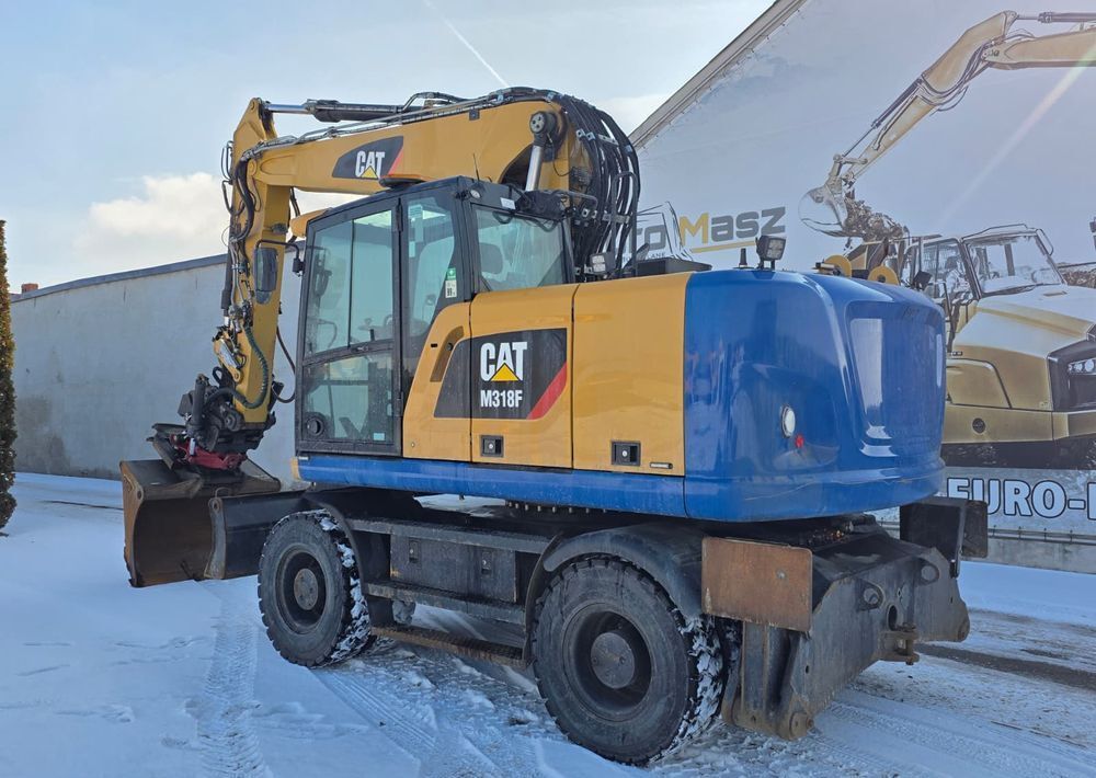 Caterpillar M318F, 2018 ROK, PODPORY + PŁUG, ROTOTILT - Pelle sur pneus: photos 3 Caterpillar M318F, 2018 ROK, PODPORY + PŁUG, ROTOTILT - Pelle sur pneus: photos 3