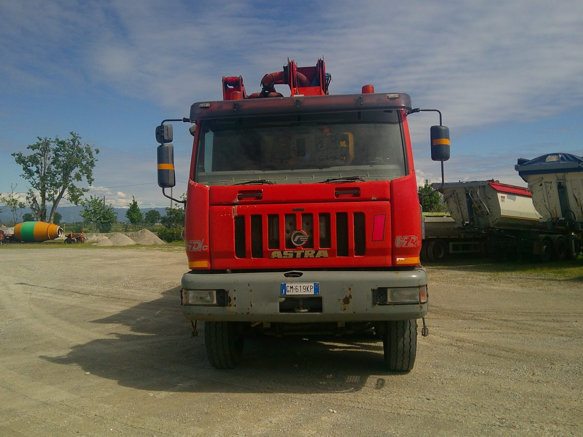 ASTRA HD7/C 84.45 COIME M31 - Camion malaxeur pompe: photos 5 ASTRA HD7/C 84.45 COIME M31 - Camion malaxeur pompe: photos 5