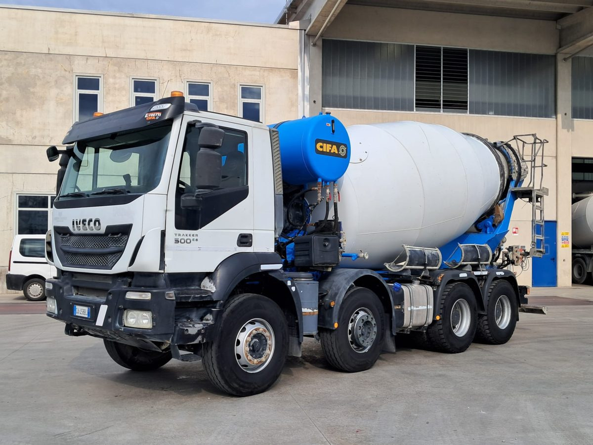 IVECO TRAKKER 500 CIFA RY1300 - Camion malaxeur: photos 1 IVECO TRAKKER 500 CIFA RY1300 - Camion malaxeur: photos 1