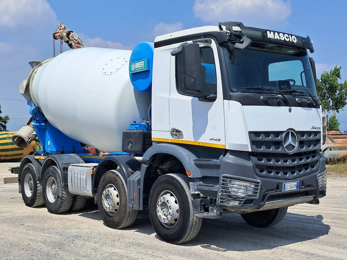MERCEDES AROCS 4142 - Camion malaxeur: photos 1 MERCEDES AROCS 4142 - Camion malaxeur: photos 1