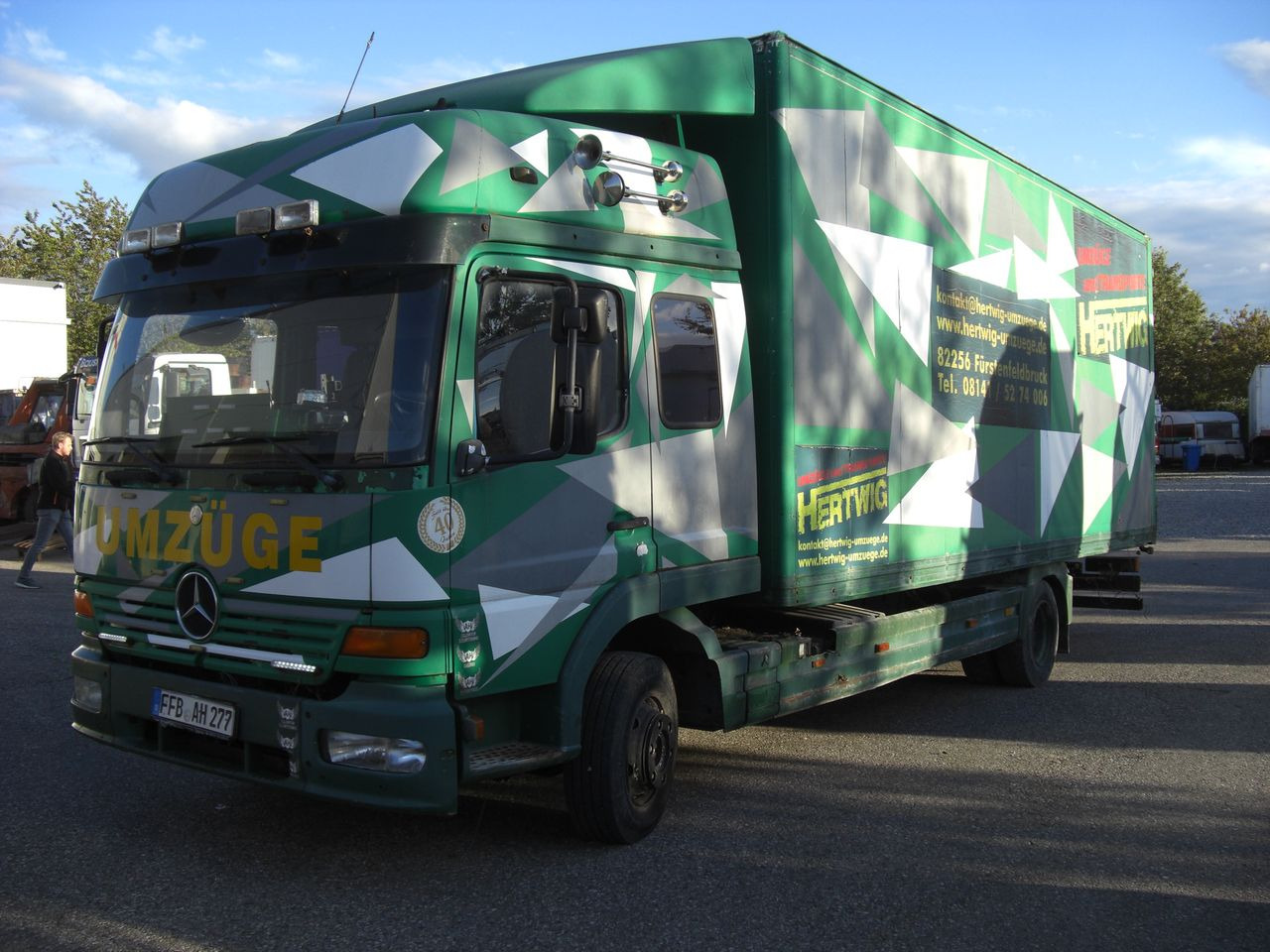 Mercedes-Benz 823L - Camion fourgon: photos 1 Mercedes-Benz 823L - Camion fourgon: photos 1