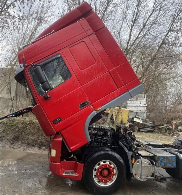 DAF XF 95.430 Tractor head 4x2 - Tracteur routier: photos 2 DAF XF 95.430 Tractor head 4x2 - Tracteur routier: photos 2