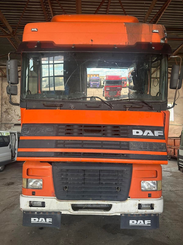 DAF XF 95 Tractor unit - Tracteur routier: photos 1 DAF XF 95 Tractor unit - Tracteur routier: photos 1