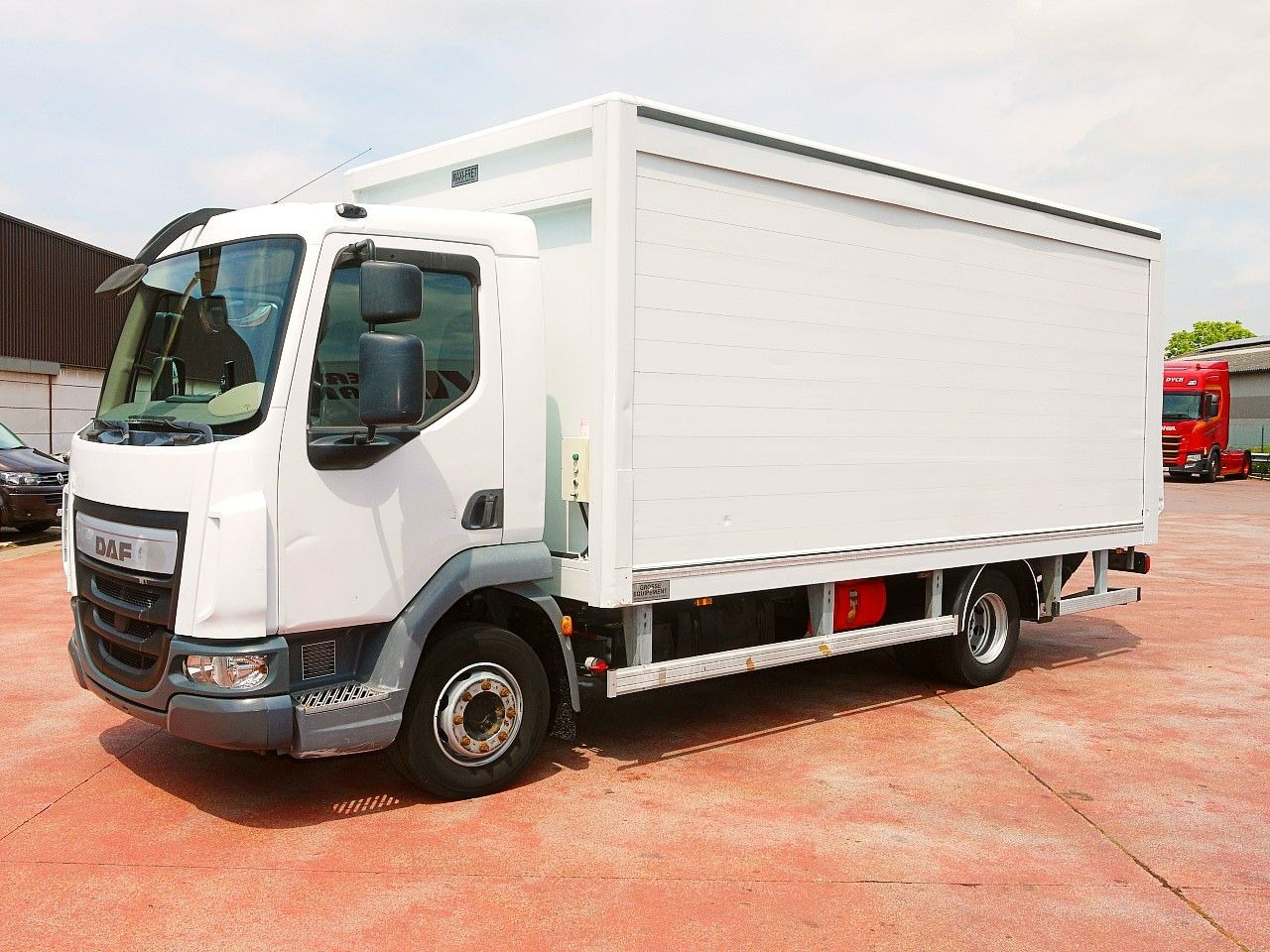 DAF LF 180 12 GETRANKENWAGEN LBW LUFT - Camion pour le transport de boissons: photos 4 DAF LF 180 12 GETRANKENWAGEN LBW LUFT - Camion pour le transport de boissons: photos 4