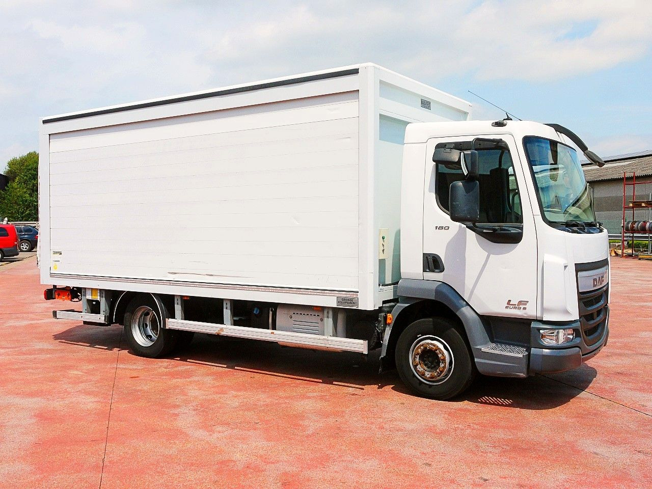 DAF LF 180 12 GETRANKENWAGEN LBW LUFT - Camion pour le transport de boissons: photos 3 DAF LF 180 12 GETRANKENWAGEN LBW LUFT - Camion pour le transport de boissons: photos 3