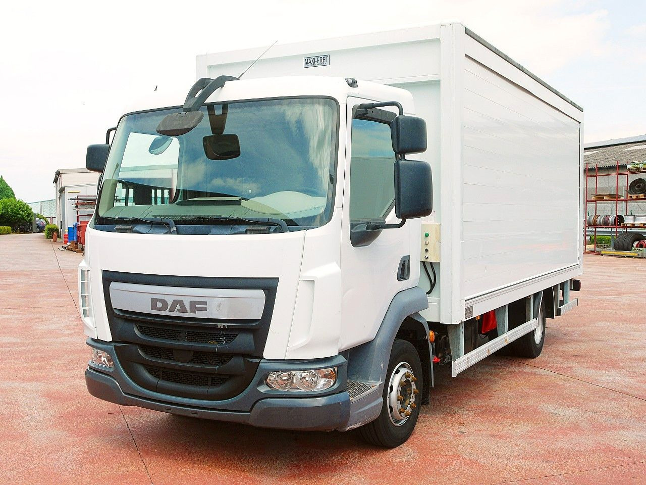 DAF LF 180 12 GETRANKENWAGEN LBW LUFT - Camion pour le transport de boissons: photos 5 DAF LF 180 12 GETRANKENWAGEN LBW LUFT - Camion pour le transport de boissons: photos 5