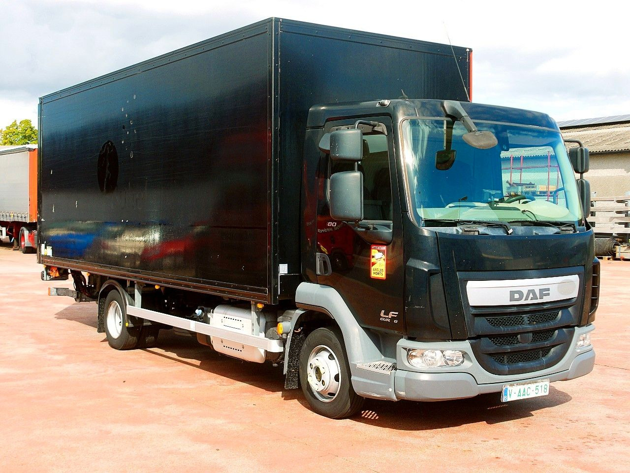 DAF LF FA 180 MEUBEL KOFFER LBW LUFT FEDERUNG AIRCO - Camion fourgon: photos 2 DAF LF FA 180 MEUBEL KOFFER LBW LUFT FEDERUNG AIRCO - Camion fourgon: photos 2