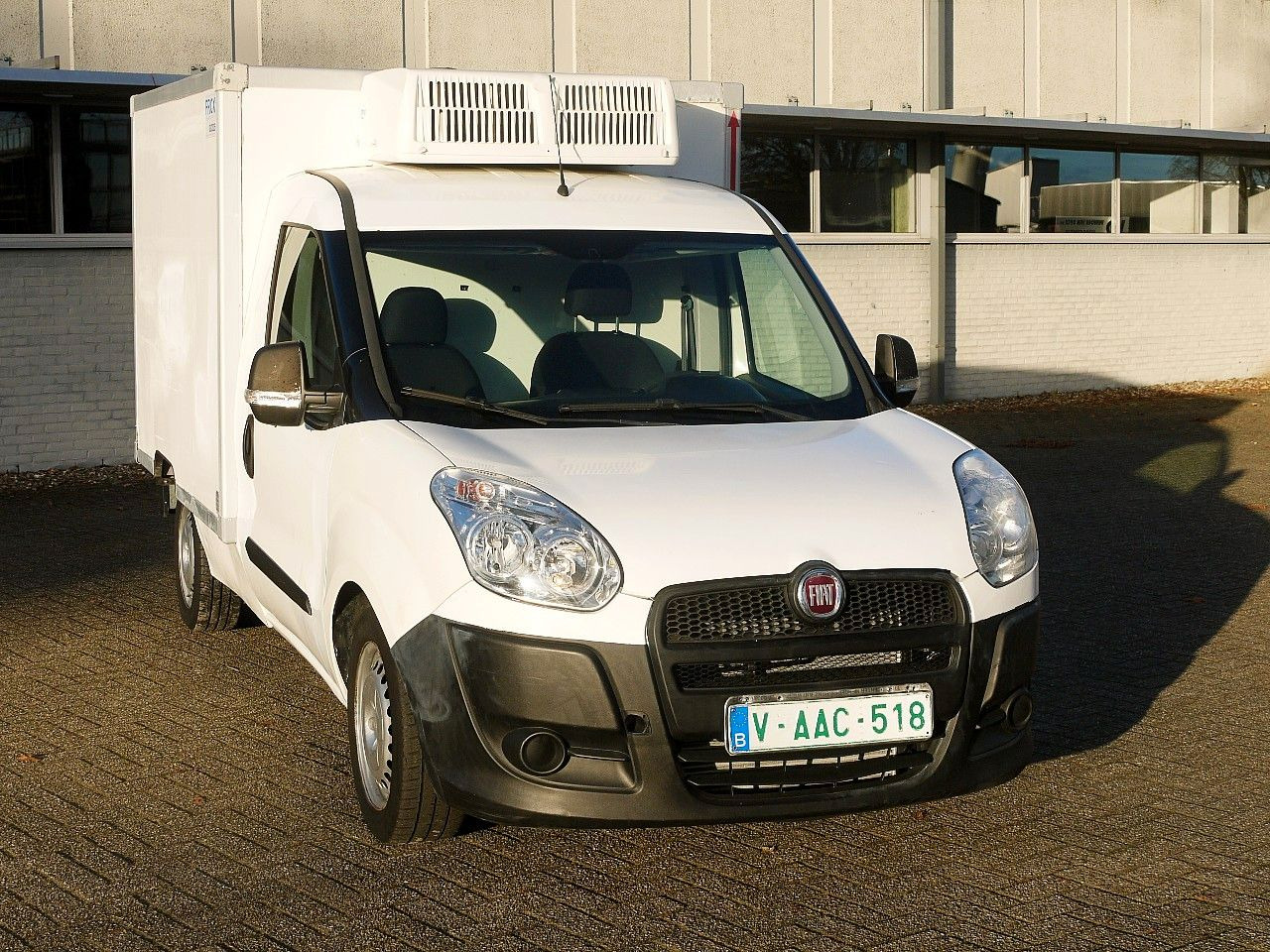 Fiat DOBLO 1.6 KUHLKOFFER CARRIER XARIOS -20 / AIRCO - Véhicule utilitaire frigorifique: photos 1 Fiat DOBLO 1.6 KUHLKOFFER CARRIER XARIOS -20 / AIRCO - Véhicule utilitaire frigorifique: photos 1