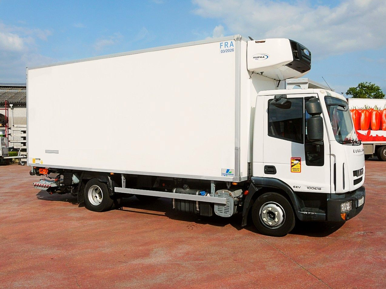 Iveco 100E18 EUROCARGO KUHLKOFFER CARRIER SUPRA 175tkm Iveco 100E18 EUROCARGO KUHLKOFFER CARRIER SUPRA 175tkm - Camion frigorifique: photos 3 Iveco 100E18 EUROCARGO KUHLKOFFER CARRIER SUPRA 175tkm Iveco 100E18 EUROCARGO KUHLKOFFER CARRIER SUPRA 175tkm - Camion frigorifique: photos 3