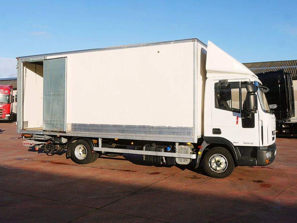 Iveco 100E18 EUROCARGO MEUBEL KOFFER LBW 181tkm - Camion fourgon: photos 3 Iveco 100E18 EUROCARGO MEUBEL KOFFER LBW 181tkm - Camion fourgon: photos 3