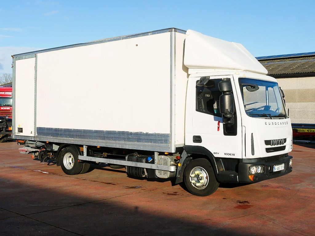 Iveco 100E18 EUROCARGO MEUBEL KOFFER LBW 181tkm - Camion fourgon: photos 2 Iveco 100E18 EUROCARGO MEUBEL KOFFER LBW 181tkm - Camion fourgon: photos 2
