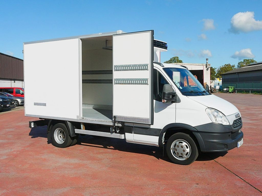 Iveco 35C13 DAILY KUHLKOFFER CARRIER XARIOS 300 -20C - Véhicule utilitaire frigorifique: photos 3 Iveco 35C13 DAILY KUHLKOFFER CARRIER XARIOS 300 -20C - Véhicule utilitaire frigorifique: photos 3