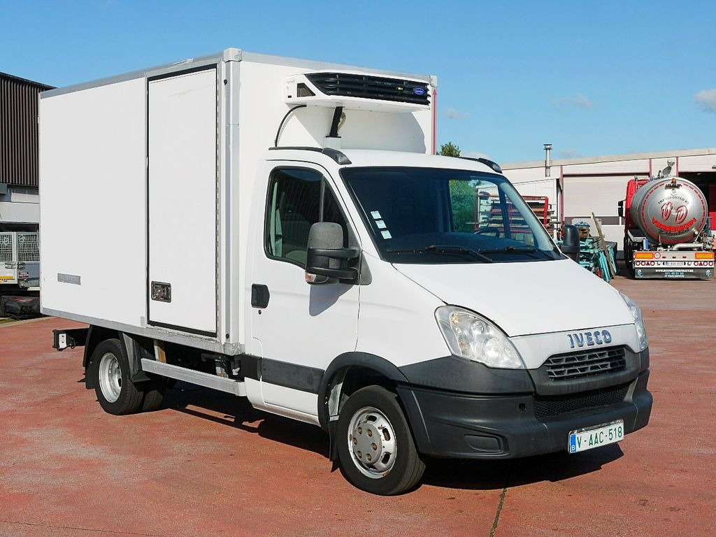 Iveco 35C13 DAILY KUHLKOFFER CARRIER XARIOS 300 -20C - Véhicule utilitaire frigorifique: photos 2 Iveco 35C13 DAILY KUHLKOFFER CARRIER XARIOS 300 -20C - Véhicule utilitaire frigorifique: photos 2