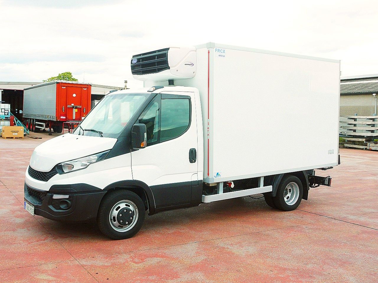 Iveco 35C13 DAILY KUHLKOFFER CARRIER XARIOS 600 - Véhicule utilitaire frigorifique: photos 3 Iveco 35C13 DAILY KUHLKOFFER CARRIER XARIOS 600 - Véhicule utilitaire frigorifique: photos 3