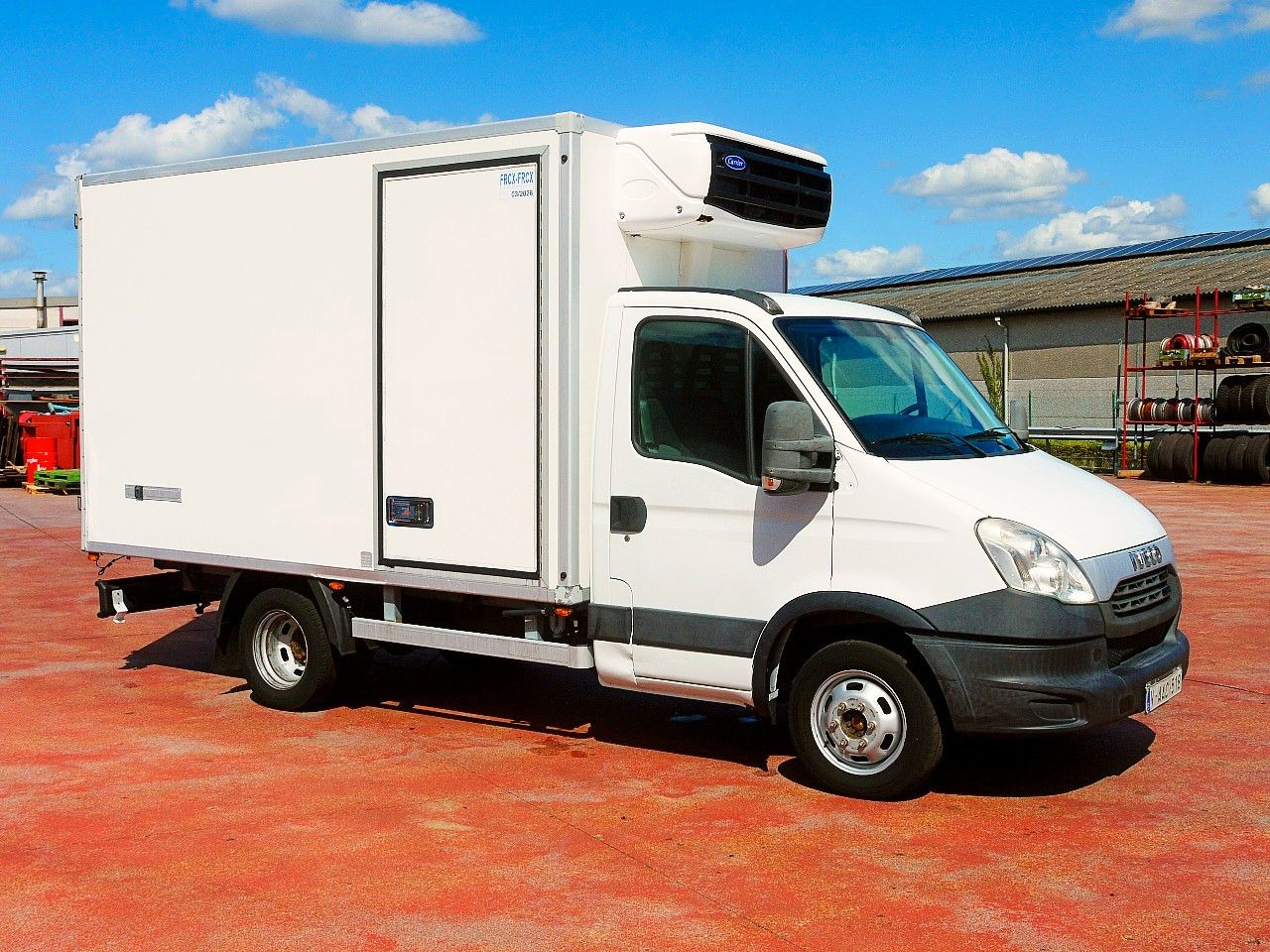 Iveco 35C13 DAILY KUHLKOFFER CARRIER XARIOS 600 MULTI - Véhicule utilitaire frigorifique: photos 2 Iveco 35C13 DAILY KUHLKOFFER CARRIER XARIOS 600 MULTI - Véhicule utilitaire frigorifique: photos 2