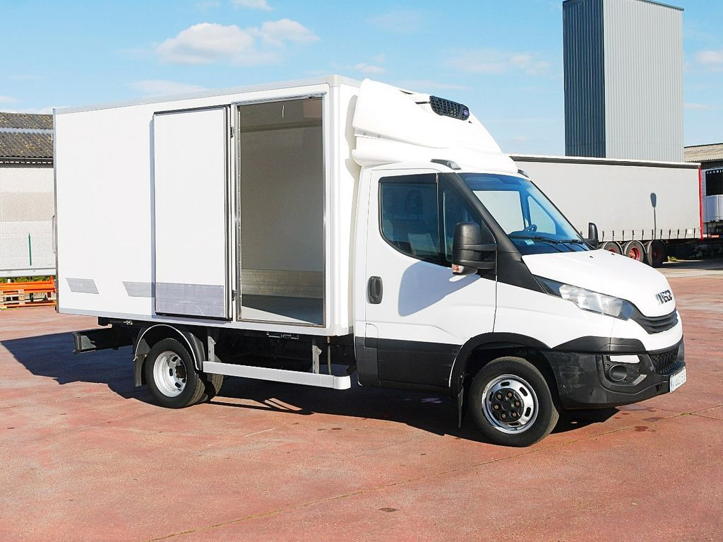 Iveco 35C14 DAILY KUHLKOFFER CARRIER VIENTO A/C - Véhicule utilitaire frigorifique: photos 3 Iveco 35C14 DAILY KUHLKOFFER CARRIER VIENTO A/C - Véhicule utilitaire frigorifique: photos 3