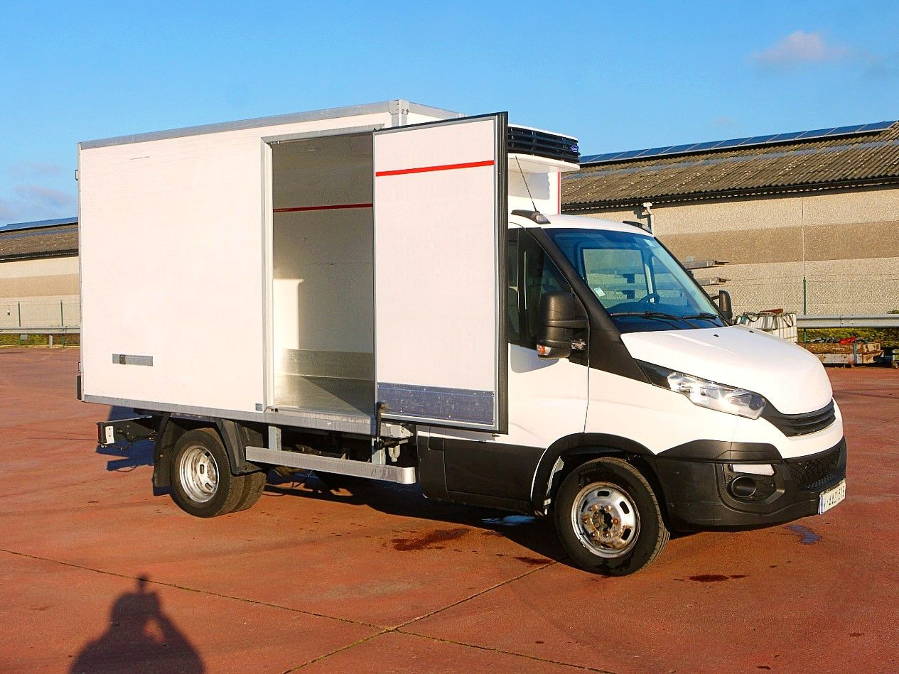 Iveco 35C14 DAILY KUHLKOFFER CARRIER XARIOS 350 -20C - Véhicule utilitaire frigorifique: photos 3 Iveco 35C14 DAILY KUHLKOFFER CARRIER XARIOS 350 -20C - Véhicule utilitaire frigorifique: photos 3