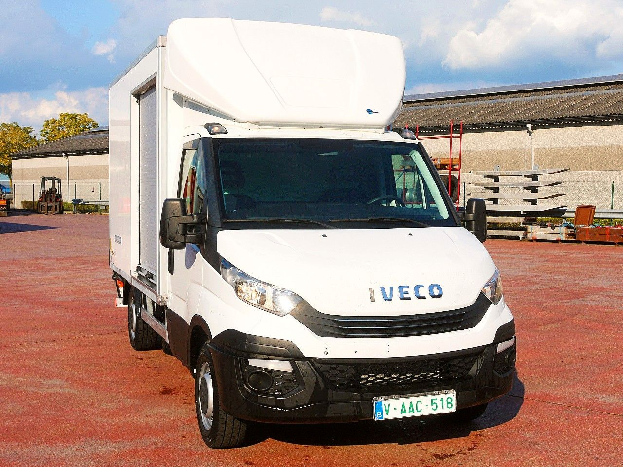 Iveco 35S14 DAILY ISOTHERMKOFFER LADEBORDWAND luft fed - Véhicule utilitaire frigorifique: photos 1 Iveco 35S14 DAILY ISOTHERMKOFFER LADEBORDWAND luft fed - Véhicule utilitaire frigorifique: photos 1