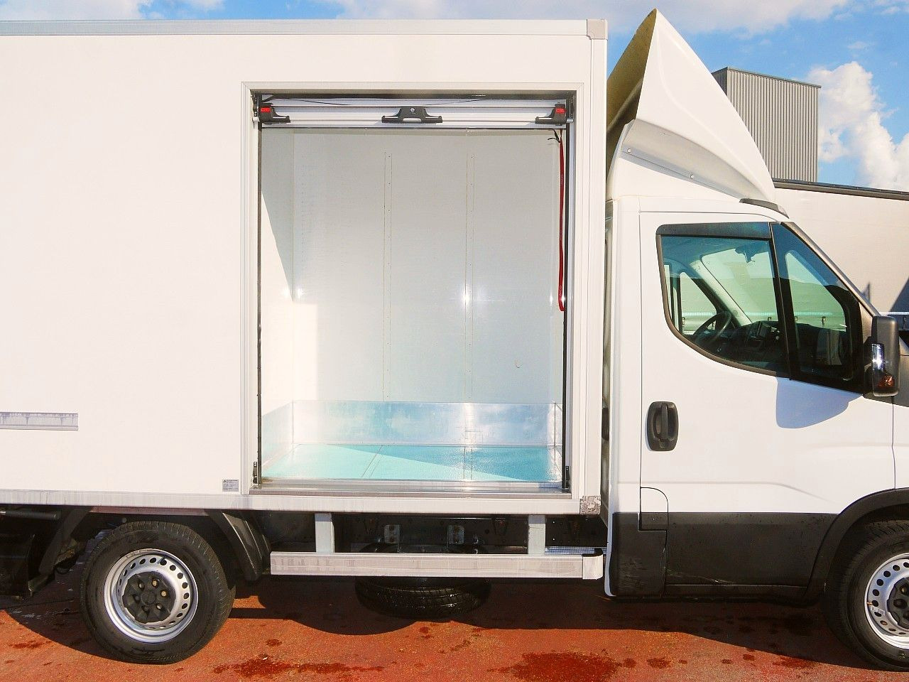 Iveco 35S14 DAILY ISOTHERMKOFFER LADEBORDWAND luft fed - Véhicule utilitaire frigorifique: photos 5 Iveco 35S14 DAILY ISOTHERMKOFFER LADEBORDWAND luft fed - Véhicule utilitaire frigorifique: photos 5