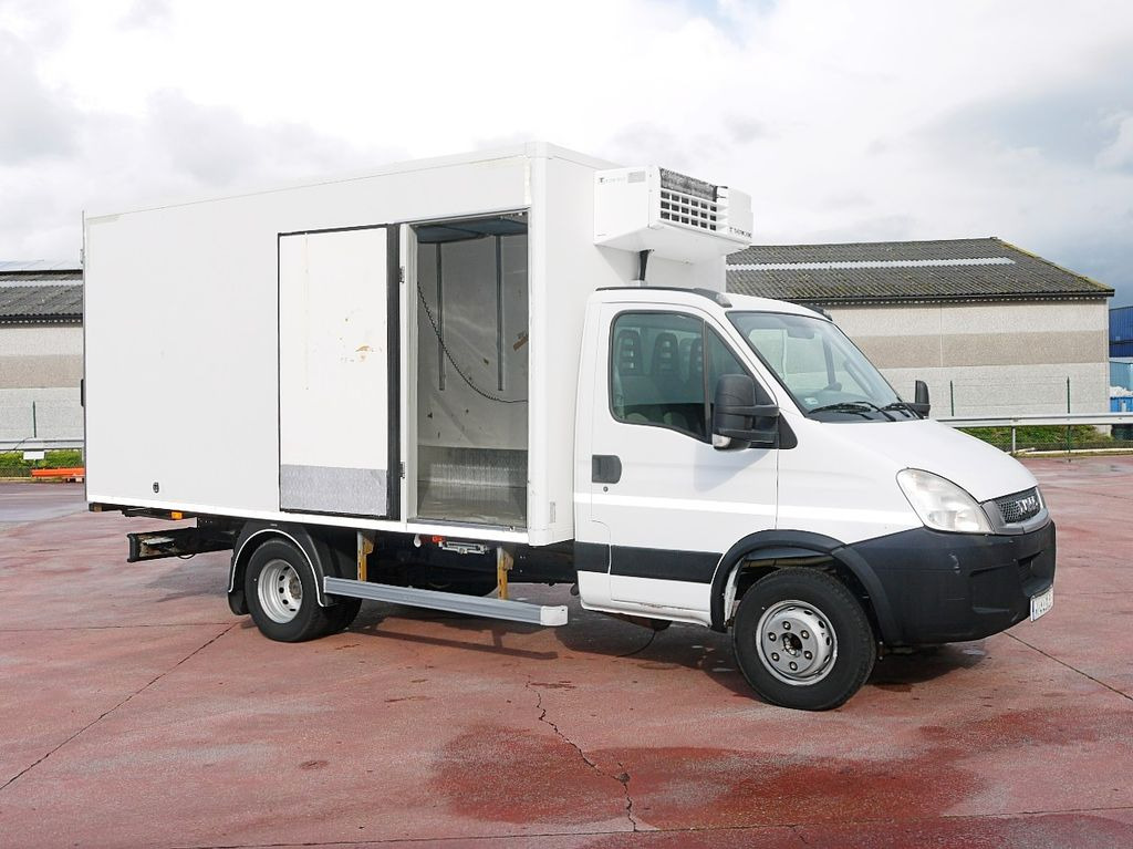 Iveco 60C15 65 70 DAILY KUHLKOFFER THERMOKING V500 A/C - Véhicule utilitaire frigorifique: photos 3 Iveco 60C15 65 70 DAILY KUHLKOFFER THERMOKING V500 A/C - Véhicule utilitaire frigorifique: photos 3