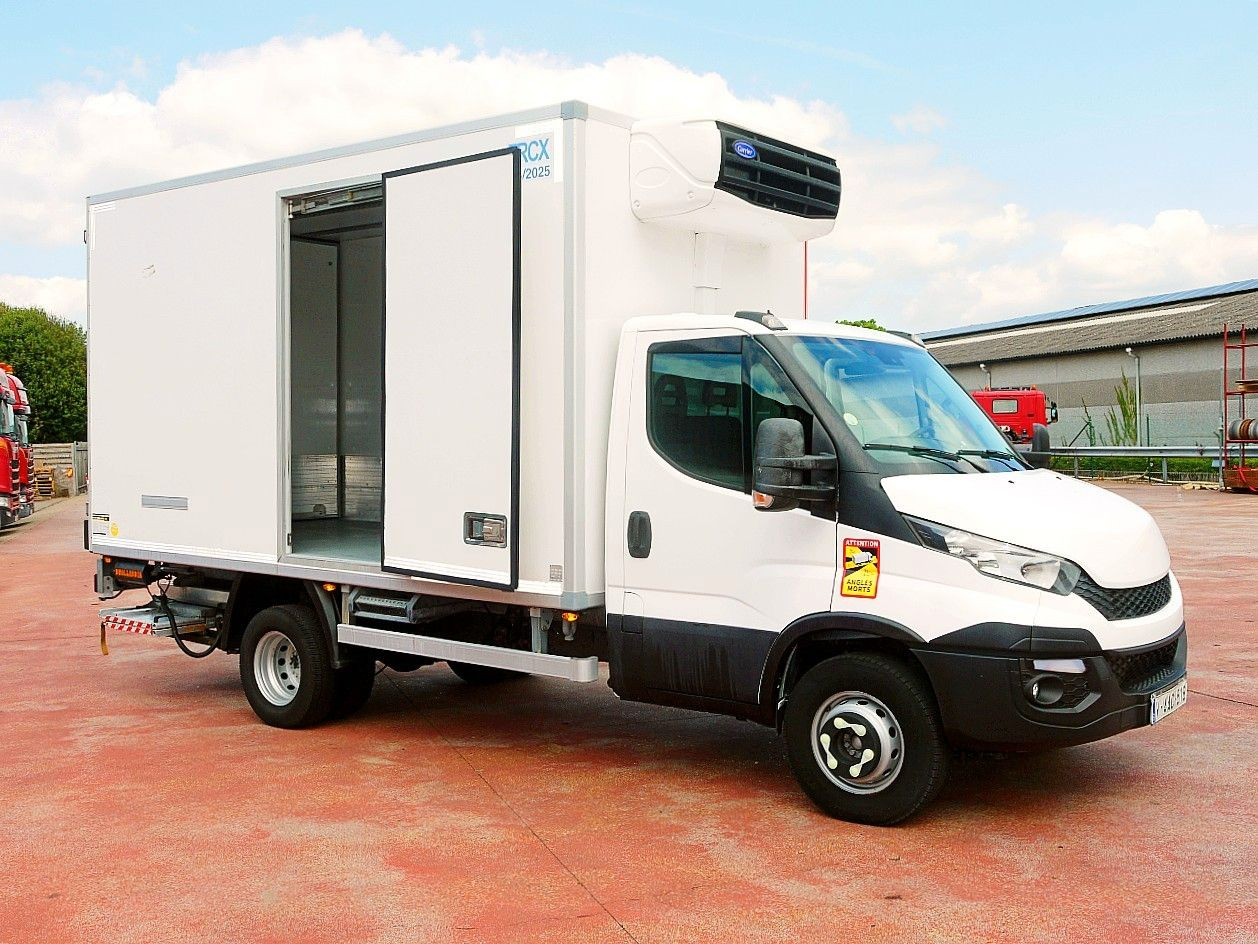 Iveco 70C17 KUHLKOFFER CARRIER XARIOS 500 A/C LUFT LBW - Véhicule utilitaire frigorifique: photos 3 Iveco 70C17 KUHLKOFFER CARRIER XARIOS 500 A/C LUFT LBW - Véhicule utilitaire frigorifique: photos 3