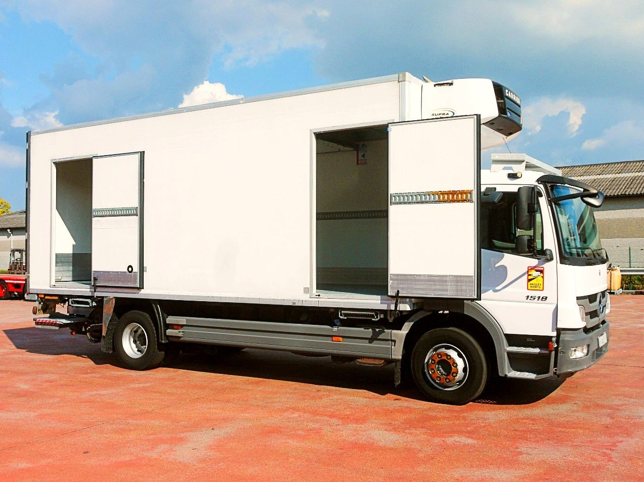 Mercedes-Benz 1518 ATEGO KUHLKOFER CARRIER SUPRA 850 Mult LUFT - Camion frigorifique: photos 3 Mercedes-Benz 1518 ATEGO KUHLKOFER CARRIER SUPRA 850 Mult LUFT - Camion frigorifique: photos 3