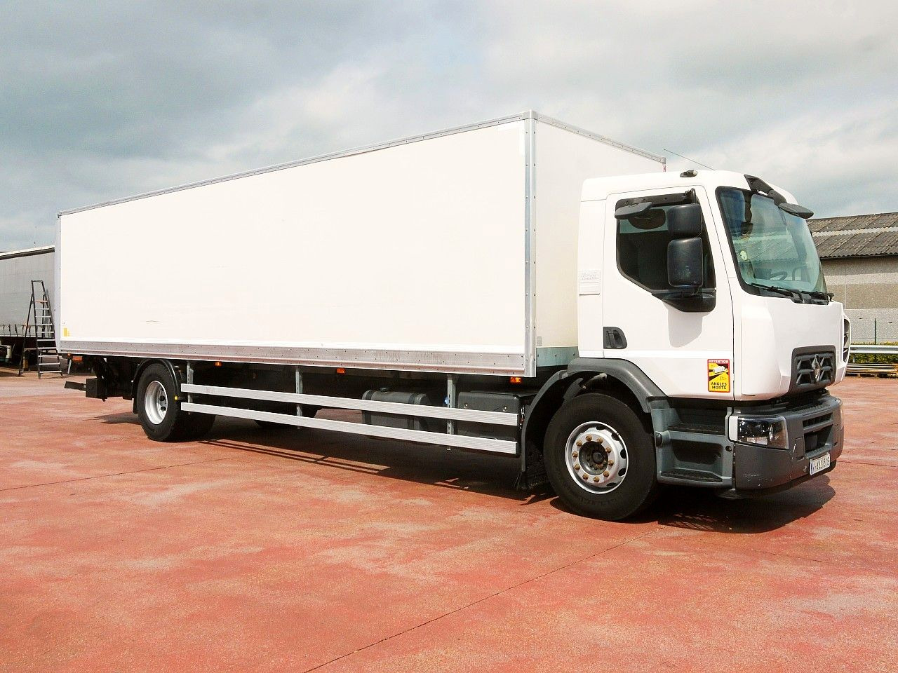 Renault D 19.280 MEUBEL KOFFER LADEBORDWAND 180tkm - Camion fourgon: photos 3 Renault D 19.280 MEUBEL KOFFER LADEBORDWAND 180tkm - Camion fourgon: photos 3
