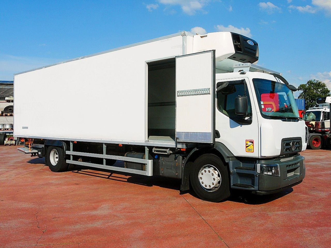 Renault D19.280 KUHLKOFFER CARRIER SUPRA 1150 MT - Camion frigorifique: photos 3 Renault D19.280 KUHLKOFFER CARRIER SUPRA 1150 MT - Camion frigorifique: photos 3